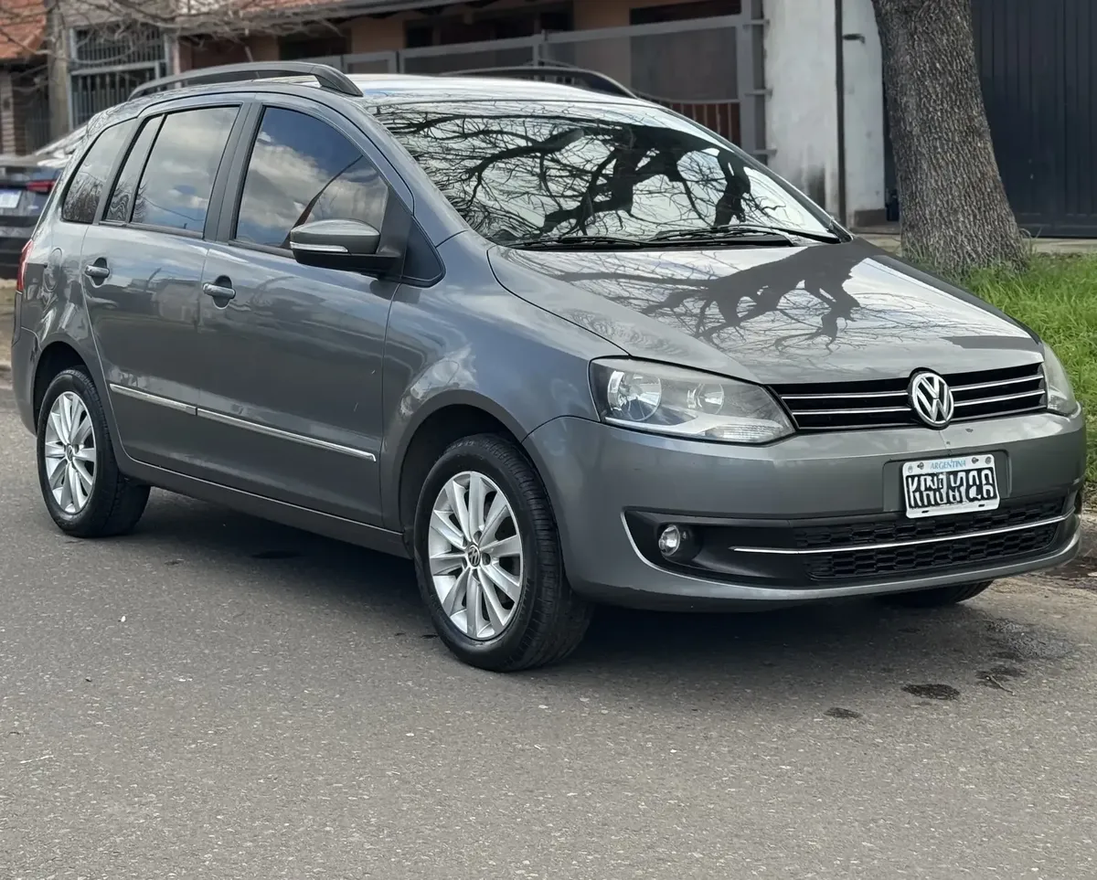 Volkswagen Suran 1.6 Highline 101 HP 11-seater