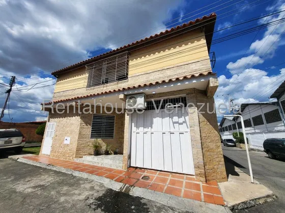 Casa En Venta La Morita I Urb Los Sauces Maracay 25-12859 Apd