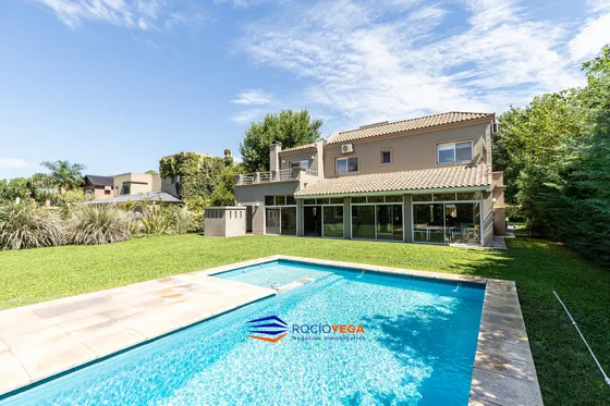 Casa En Venta Y Alquiler En  Campos De Alvarez