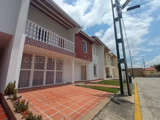 Maritza Lucena Vende Bella Casa En Urbanismo Privado De Cabudare, Amplia Y Cómoda En Todos Sus Ambientes. Cocina Moderna, Patio, Tanque Subterráneo, Vigilancia 24/7, Área De Lavado, 