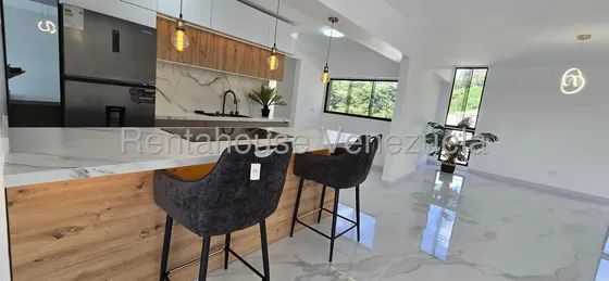 Apartamento En Venta En Santa Rosa De Lima Remodelado Caracas