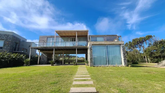 Espectacular Casa En Barrio Cerrado Con Vista Al Mar