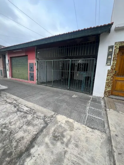 Ph De 3 Ambientes Con Local Venta En M. Gonzalez Balcarce  3358  (remedios De Escalada)