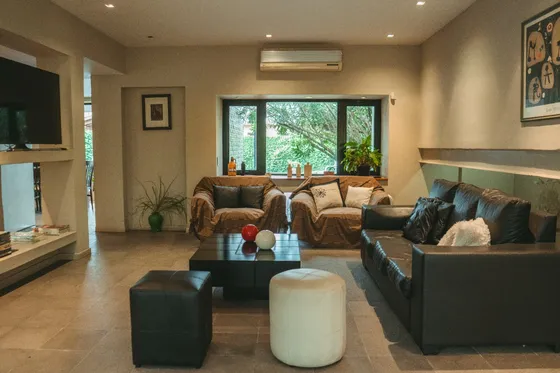 Casa En Venta En Carlos Paz De Categoria A 100 Metros Del Lago 