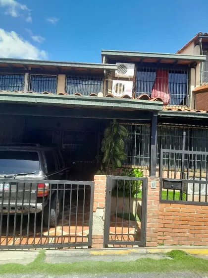 Bonita Casa En Los Pinos
