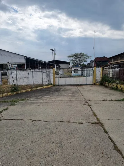 Mariana Castillo Vende Galpón Zona Industrial El Recreo 