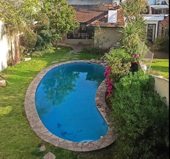 Casa En Venta En Olivos Jardín Pileta Quincho