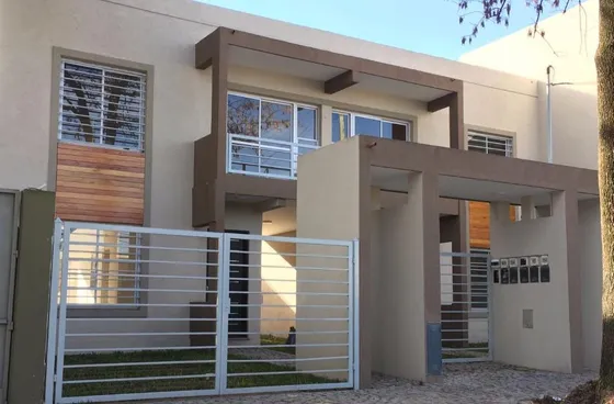 Duplex En Venta 4 Ambientes En Ituzaingó 