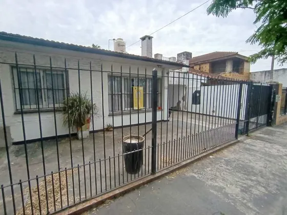 Casa En Venta En Castelar Sur
