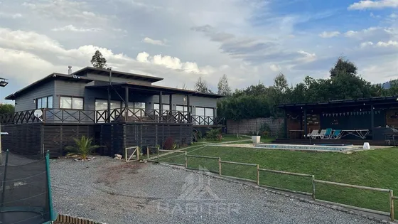 Casa En Venta De 5 Dorm. En Colbún