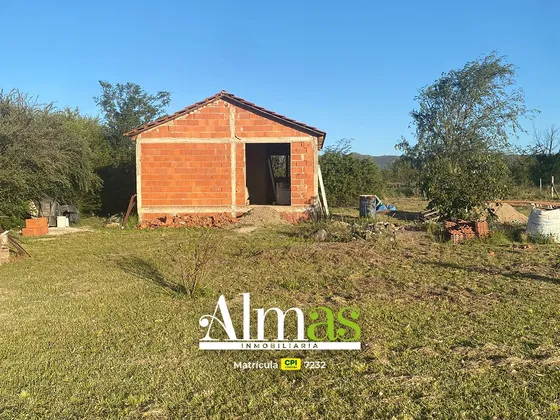 Hermoso Terreno En Venta Con Casa En Construcción, Servicios En La Vereda, Techo A Dos Aguas, Todos Los Servicios, Impuestos Al Día, Escrituración Inmediata!!