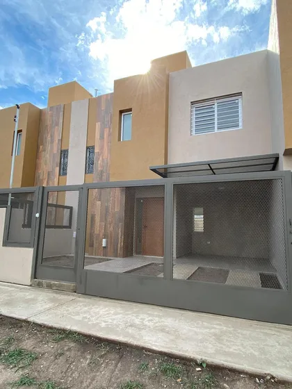 Venta - Lomas Del Chateau - 3 Dormitorios - Divino!!  Apto Crédito