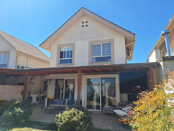 Arriendo, Casa 4 Dormitorios, Con Excelente Conectividad