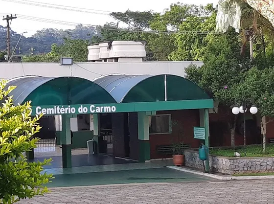 Jazigo Modelo Nobre - Cemitério Do Carmo I - Itaquera - São Paulo/sp