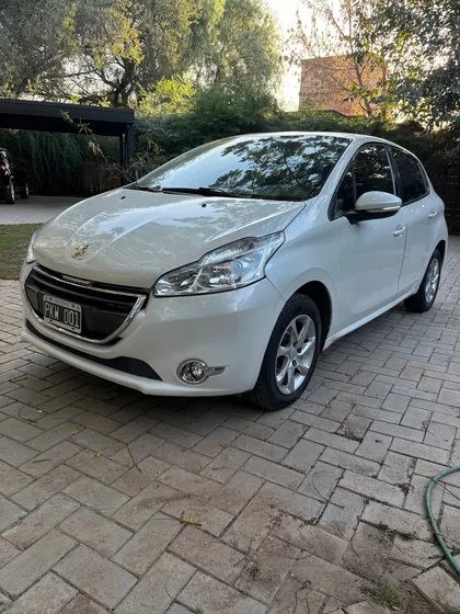 Peugeot 208 1.5 Allure Touchscreen