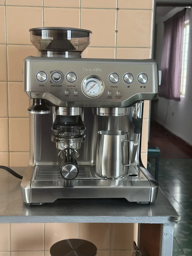Cafeteira Breville The Barista Express BES870 super automática