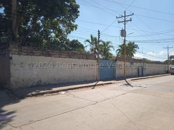 Terreno En Venta En El Socorro Valencia Mm Carabobo Con Casa Tanque Y Cubiculos