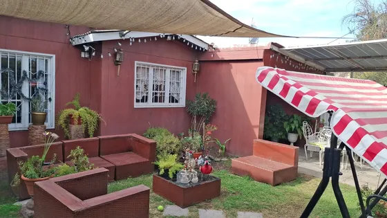 Venta De Casa Con Amplio Terreno A Cuadras Del Metro