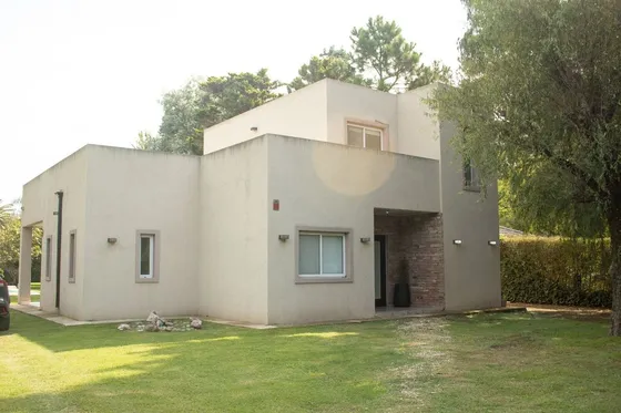 Casa Quinta Totalemte Equipada En Barrio La Unión