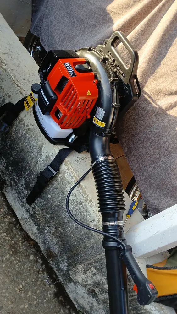 Soprador de Folhas Costal a Gasolina Kawashima KWB52A de 52cc