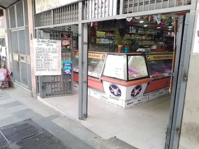 En Venta Fondo De Comercio Ubicado En La Av. Baralt, A Pie De Calle. Ubicado En Un Punto De Alto Transito Peatonal Y Vehicular. Solo Cliente Directo. (r.o)