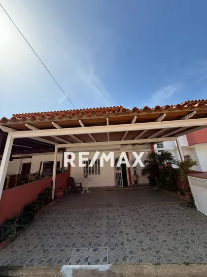 Townhouse En Lomas De Margarita, Av. Juan Bautista Arismendi Cod: 1380