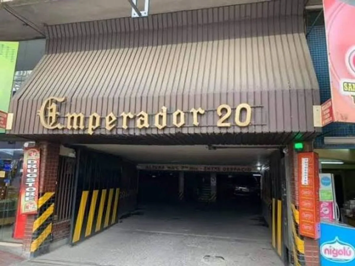 Garage for Sale, Central Building.