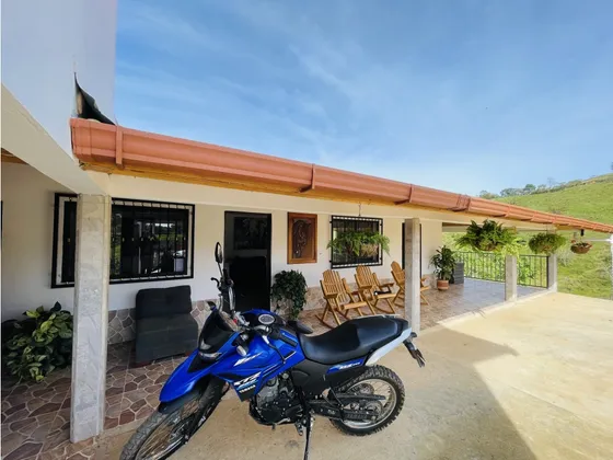 Finca Rural Con Infraestructura Para Lechería En San Roque, Antioquia
