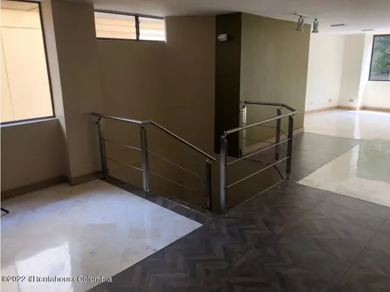 Comercial En  Centenario(cali) Rah Co: 25-496