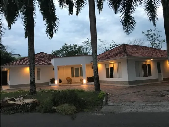 Casa Campestre En Venta  Condominio -  Villavicencio