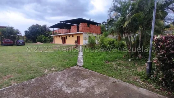  Casa Ubicada En Las Morochas, Con Construccion Ideal Para Posada, El Inmueble Cuenta Con 7 Anexos, Salon De Fiesta Para Eventos, Arboles Frutales De Todo Tipo Y Un Clima Muy Fresco Cerca A La Montaña