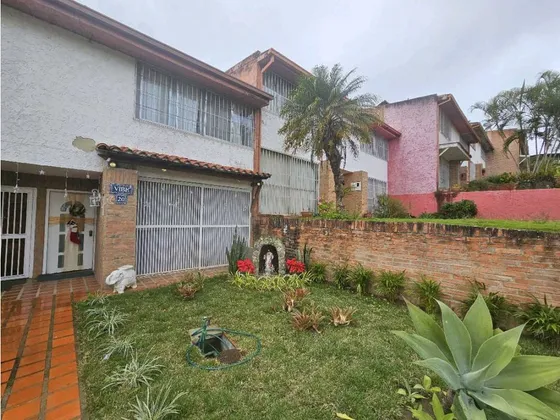 Townhouse En Potro Redondo La Unión