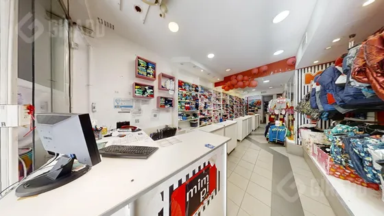 Local En Venta Con Espacio De Cochera, Zona Centro.