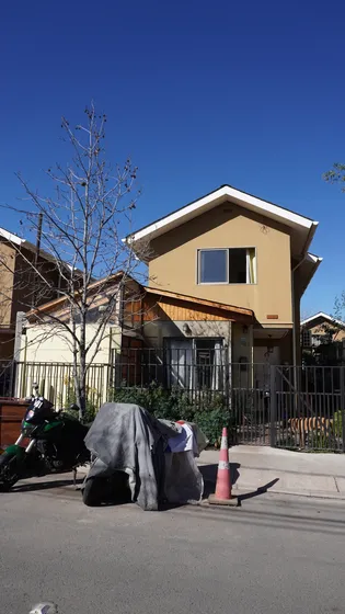 Casa Ubicada En Barrio Portezuelo Estancia Liray Colina