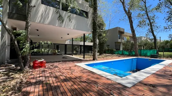 Se Alquila Casa. Fincas De Hudson