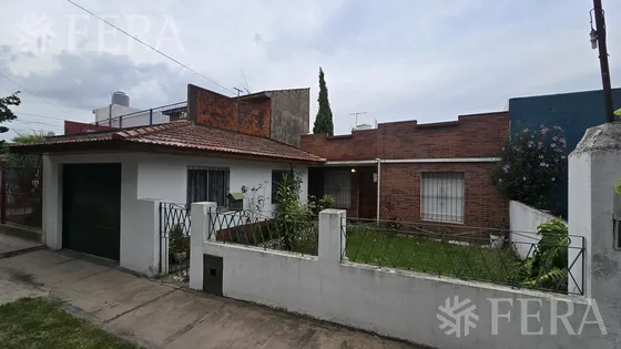 Venta Casa De 4 Ambientes Con Cochera En Bernal Oeste
