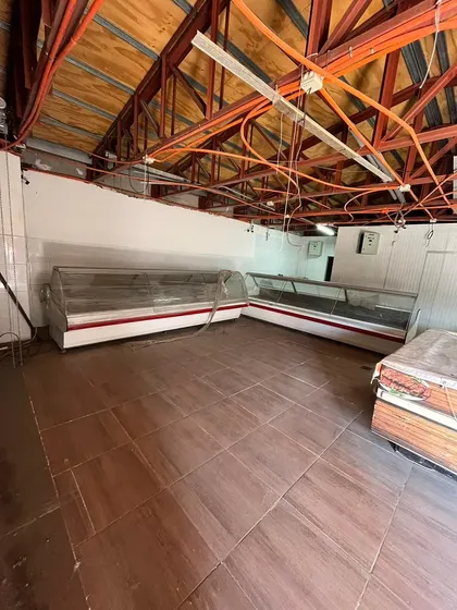 Local Comercial Con Cámaras De Frío En Venta En La Granja.