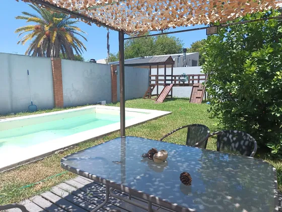Venta, Casa 4 Amb, Cochera, Pileta, Jardin, Balcon, Apto Credito, Lomas De Zamora