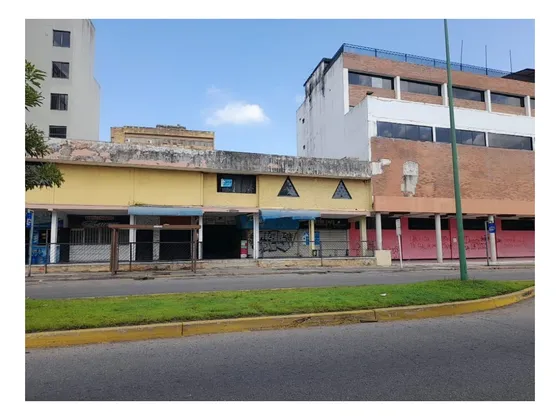 Se Alquilan Locales En La Avenida Bolivar Norte