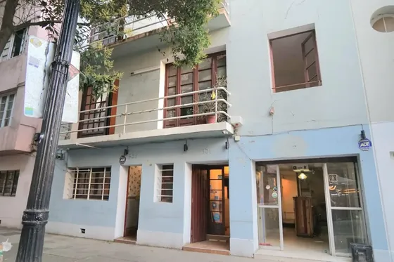 Arriendo Parcializado Por Piso. Uso De Acera/estacionamiento