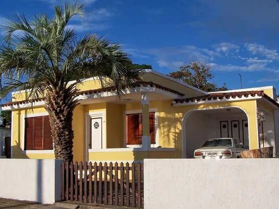Propietario Alquila Por Temporada Casa En Costa Azul, Canelones, Frente Al Mar Para 8 Personas. Libre A Partir Del 4 De Marzo.
