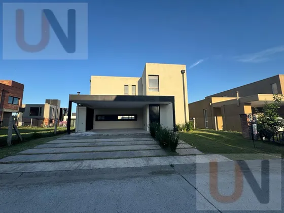 A Estrenar!!  Casa En Alto Verde Iii