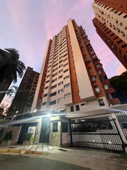 Estela Montilla Vende Apartamento En Las Chimeneas Planta 50%