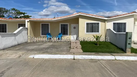 Venta Un Hermoso Townhouse A Minutos Del Este Con Potencial De Ampliación Terrazas De La Ensenada Lara Mehilyn Perez
