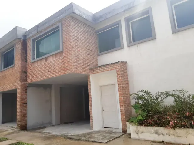 Townhouse En Venta,  El Retiro Urb. Estancia San Antonio Of