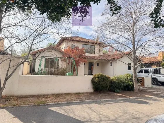 Casa Chilena En Arriendo Con 4 Dormitorios.
