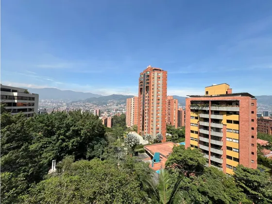 Apartamento En Venta En El Campestre, En El Poblado.