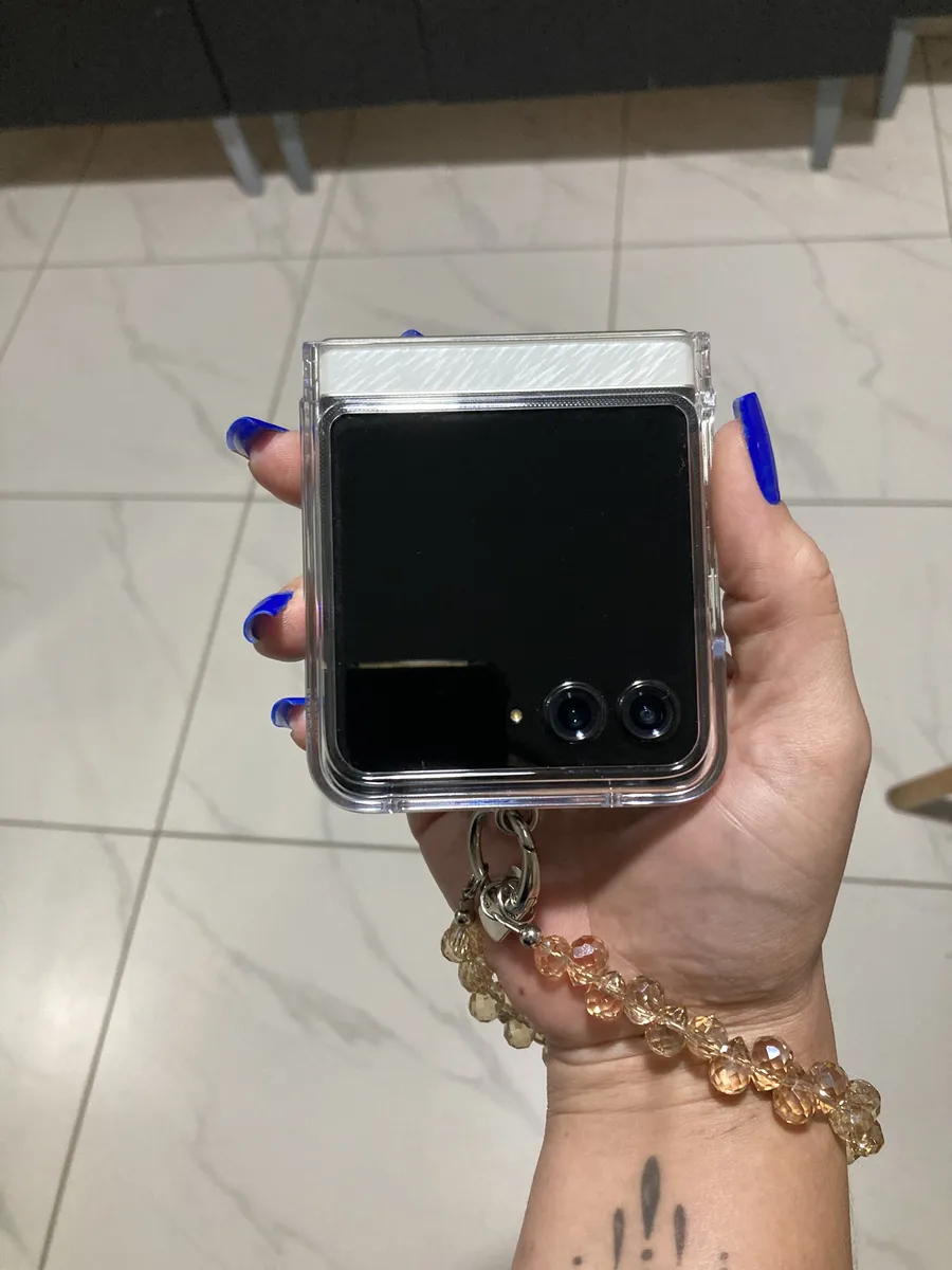 Motorola Razr 60: celular dobrável é resistente mesmo?