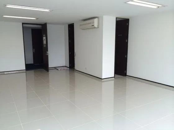 Oficina En Arriendo Ubicada En El Poblado Sector Santa Fe (25117).