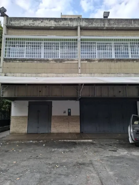 Se Alquila Local Comercial, Excelente Ubicación Centro Comercial Páez.